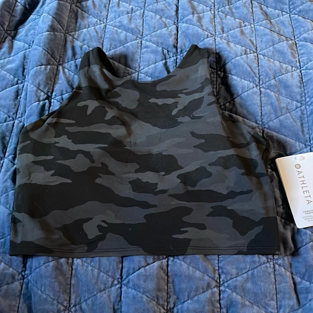 Athleta Conscious Crop